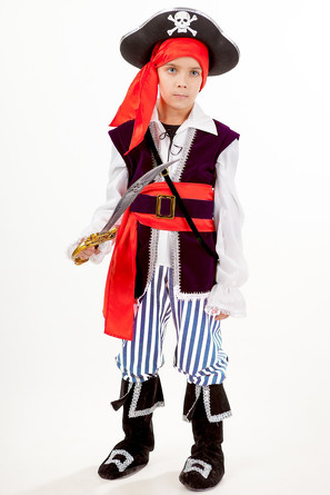 Костюм карнавальный Пират Спайк (рубашка с жилетом и поясом, брюки с сапогами, бандана, шляпа, сабля) Пуговка