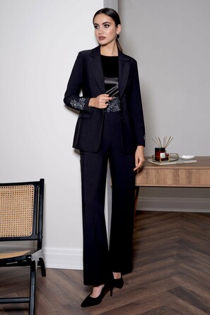 Костюм (жакет, блузка и брюки) URS