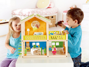 Кукольный домик с мебелью и фигурками Hape