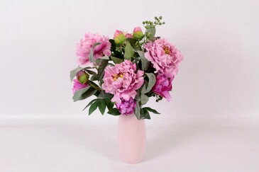 Пионы в розовой вазе AltFlowers