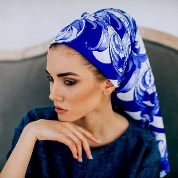 Платок Гжель с ручной обработкой края, 90x90, Nina Ruchkina