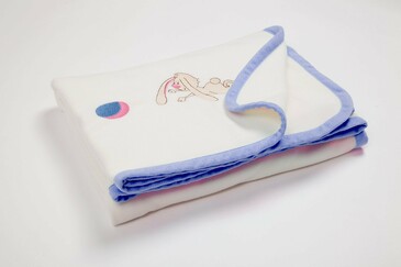 Флисовый плед с вышивкой Lovely Primavelle