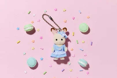 Брелок. Шоколадный крольчонок в голубом платье Sylvanian Families